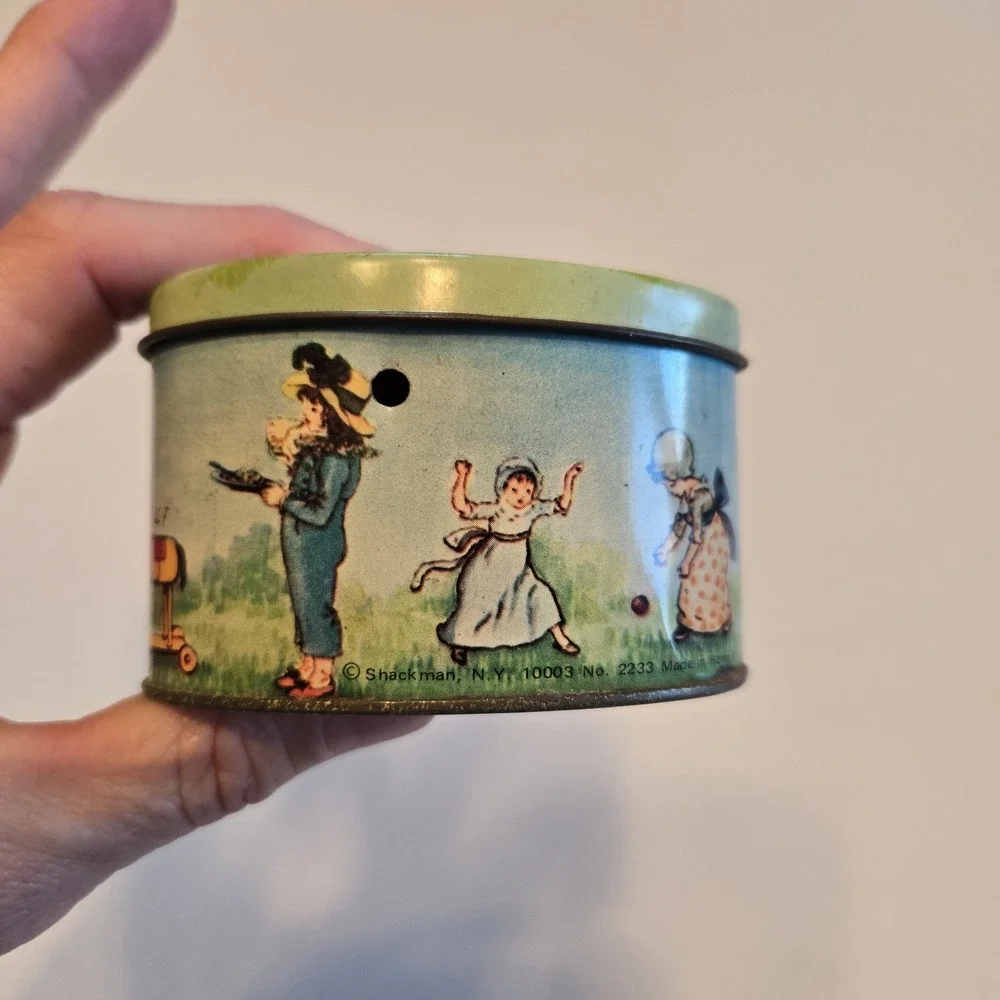 Vintage Shackman 1976 Ladies Picnic Oval Tea Tin and Lid